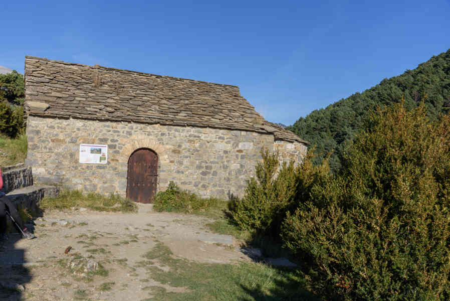 Huesca - Tella 13 - ermita de los Santos Juan y Pablo.jpg